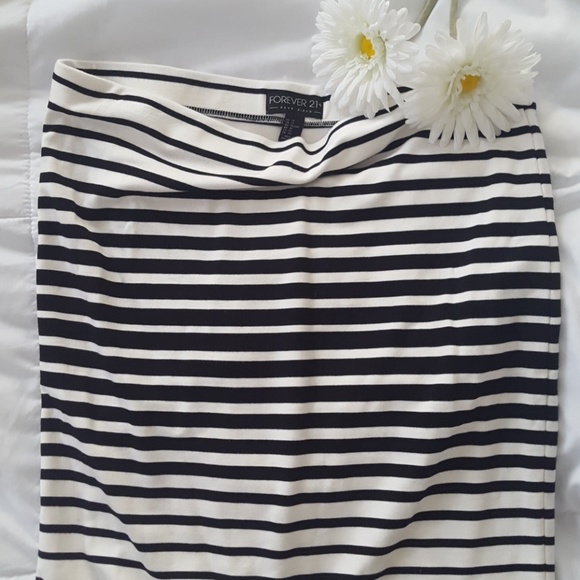 Forever 21 black and white skirt - Picture 2 of 3